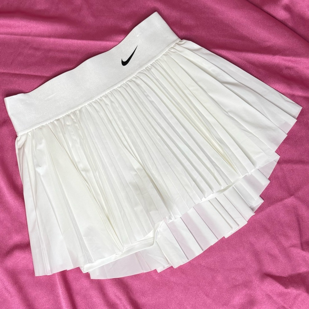 SOLD ON DEPOP - NWT✨Nike Pleated Tennis Skirt✨